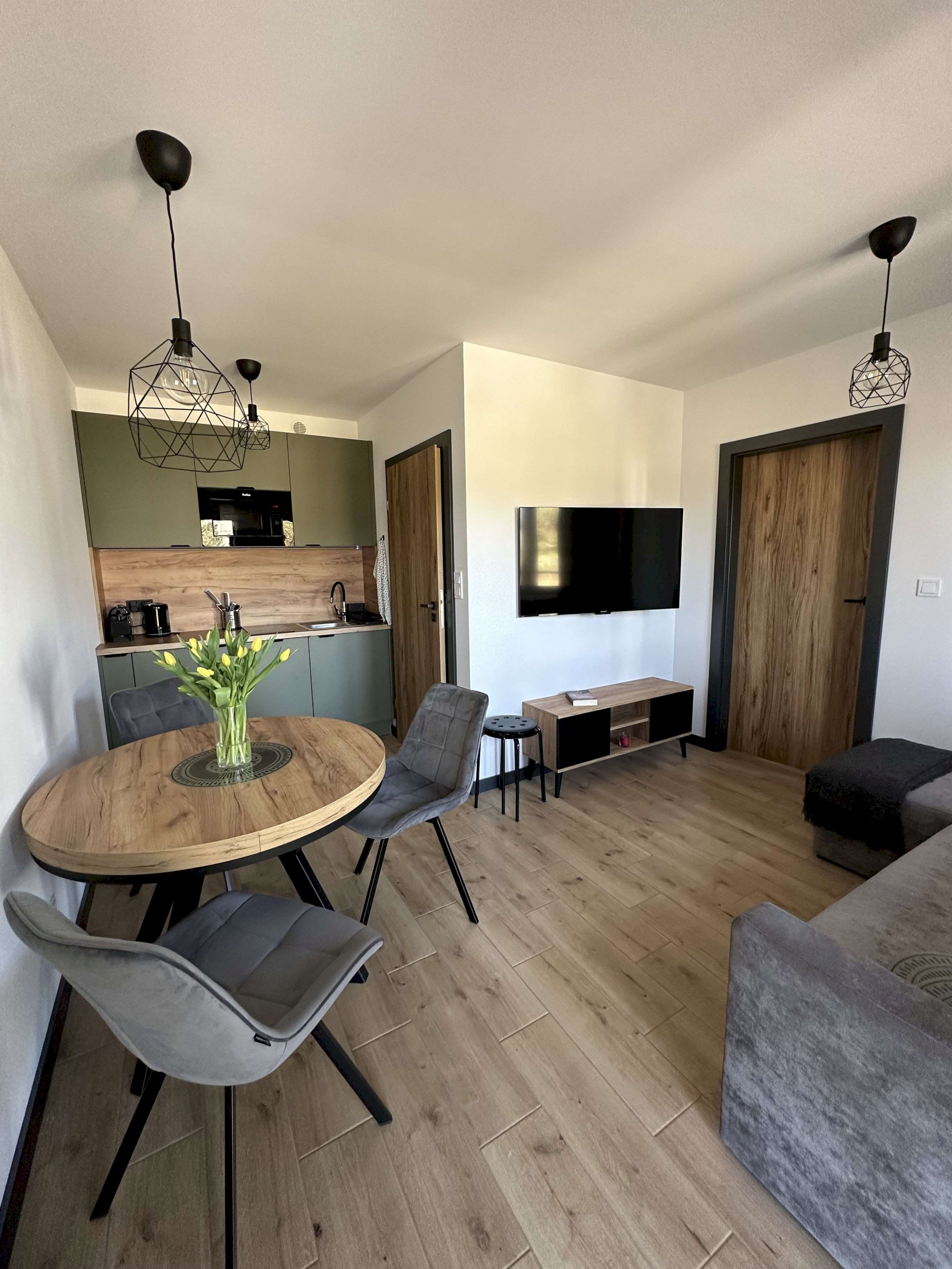 C16. APARTAMENT Z BALKONEM NAROŻNYM